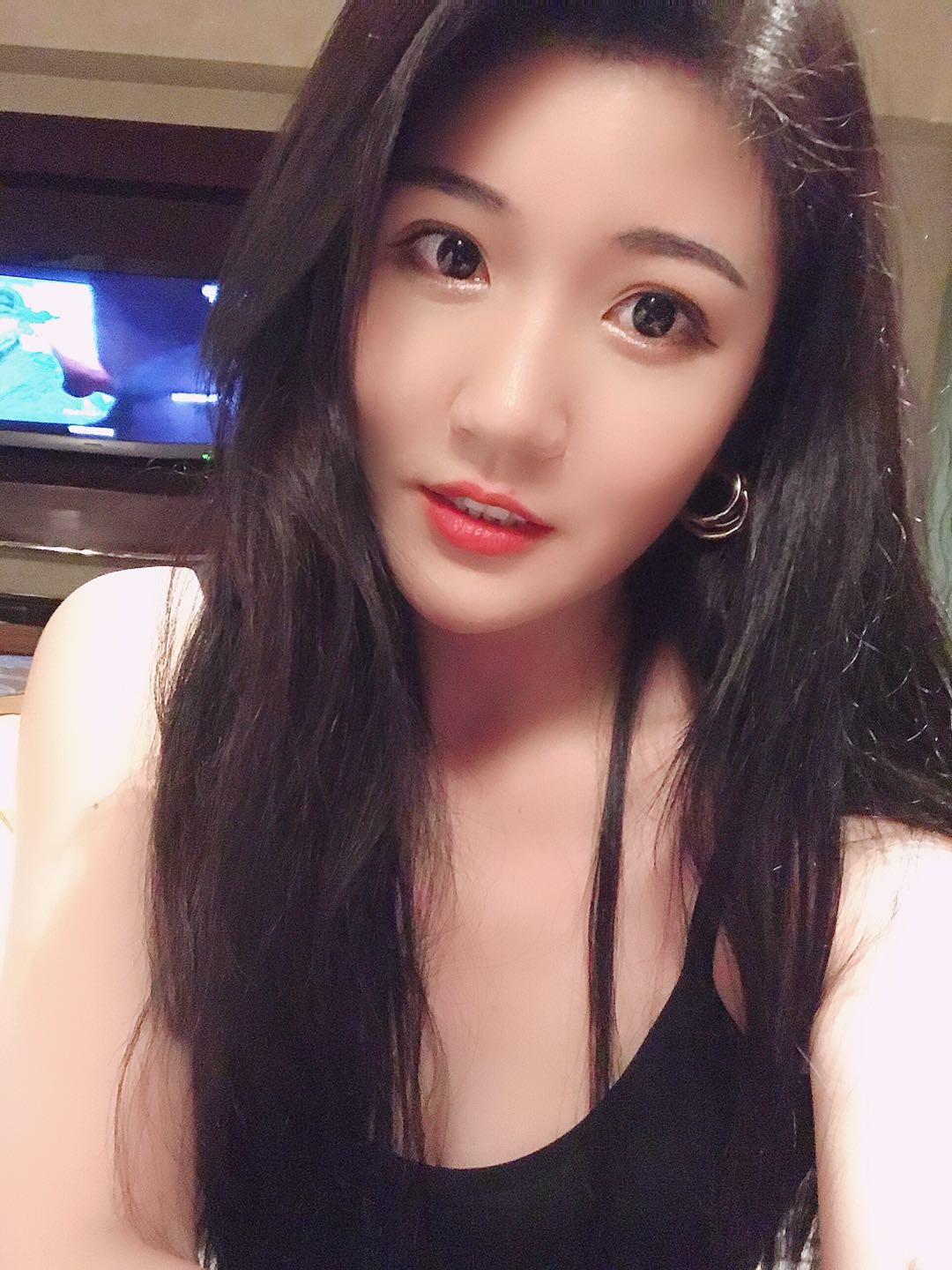 2020.11.6风情万种的妩媚小妞